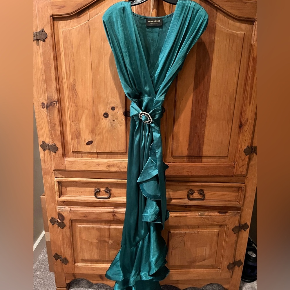 Bronx and Banco Emerald Green Ball Gown - Size Large - Picture 5 of 7